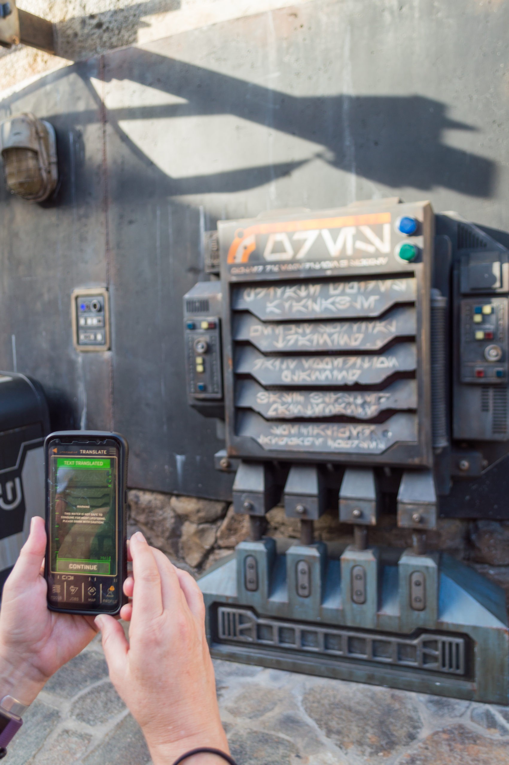 Translating text in Galaxy's Edge using the Play App