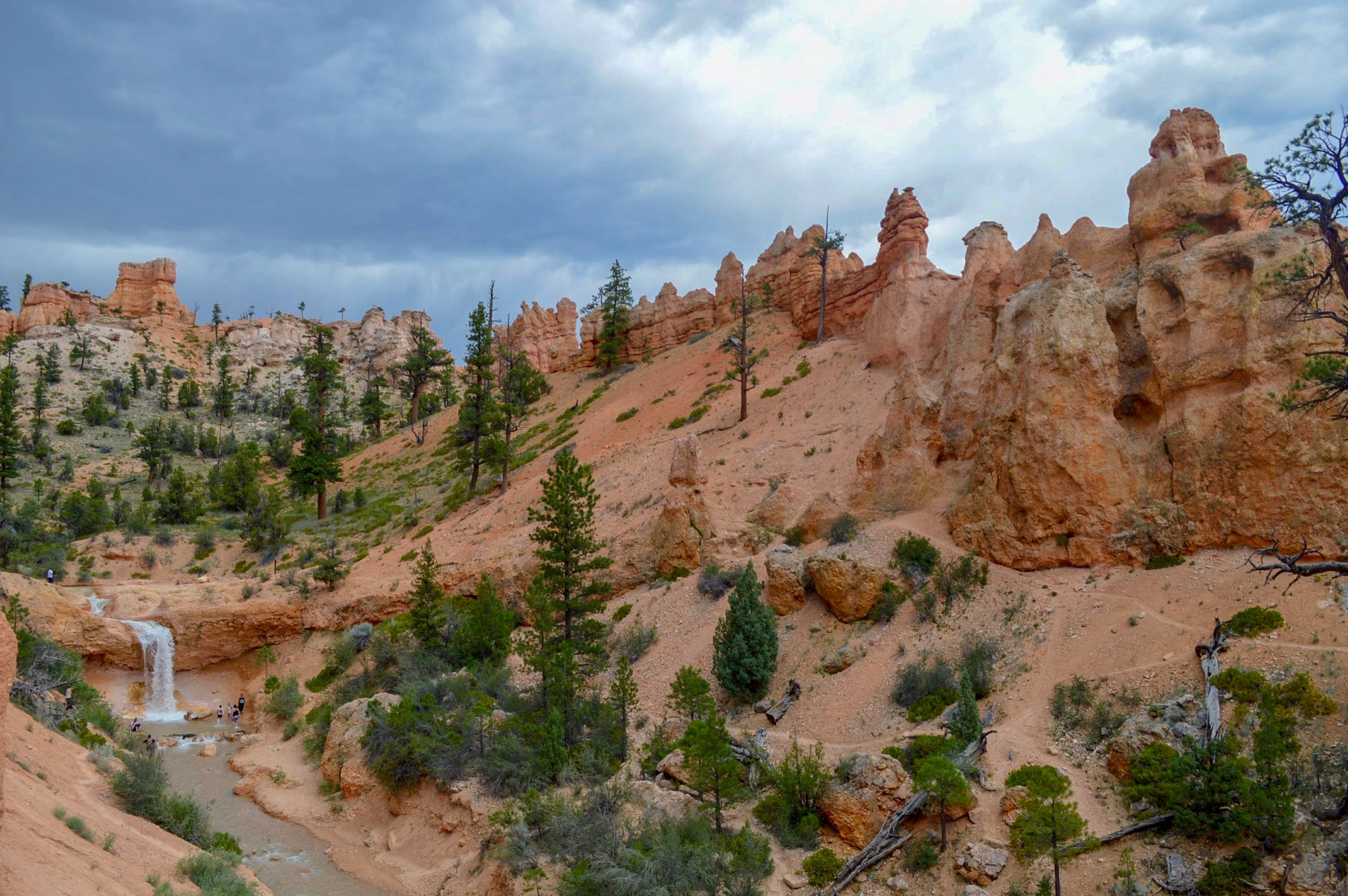 mossy cave grotto trail, southern utah hiking, easy family friendly hikes utah, things to do bryce canyon national park