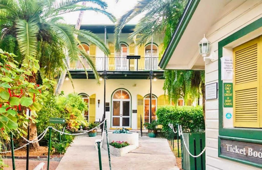 southern two story building with tropical plant life surrounding and a ticket booth to the right for the museum entry