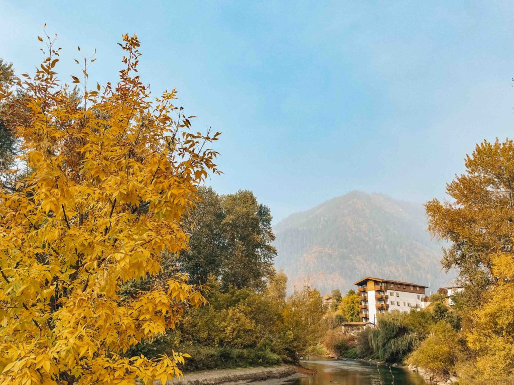 Leavenworth city with mountains in the background with yellow fall foliage surrounding