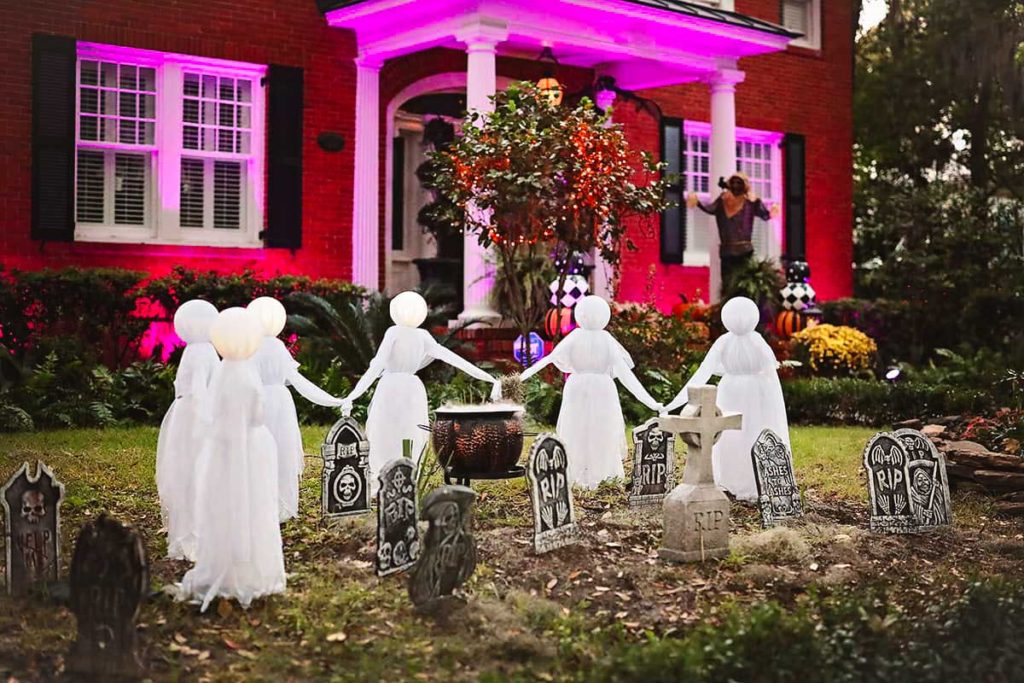 Savannah, Georgia home decorated for Halloween
