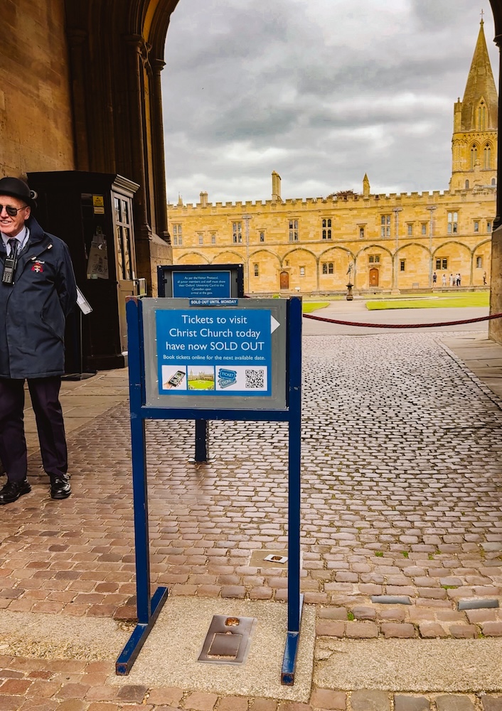 Sign post outside of Christ Church College in Oxford indicating that tickets are sold out
