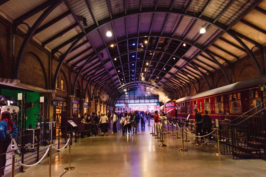 Crowd levels in the morning at the first tour time slot of the day in the Platform 9 ¾ set