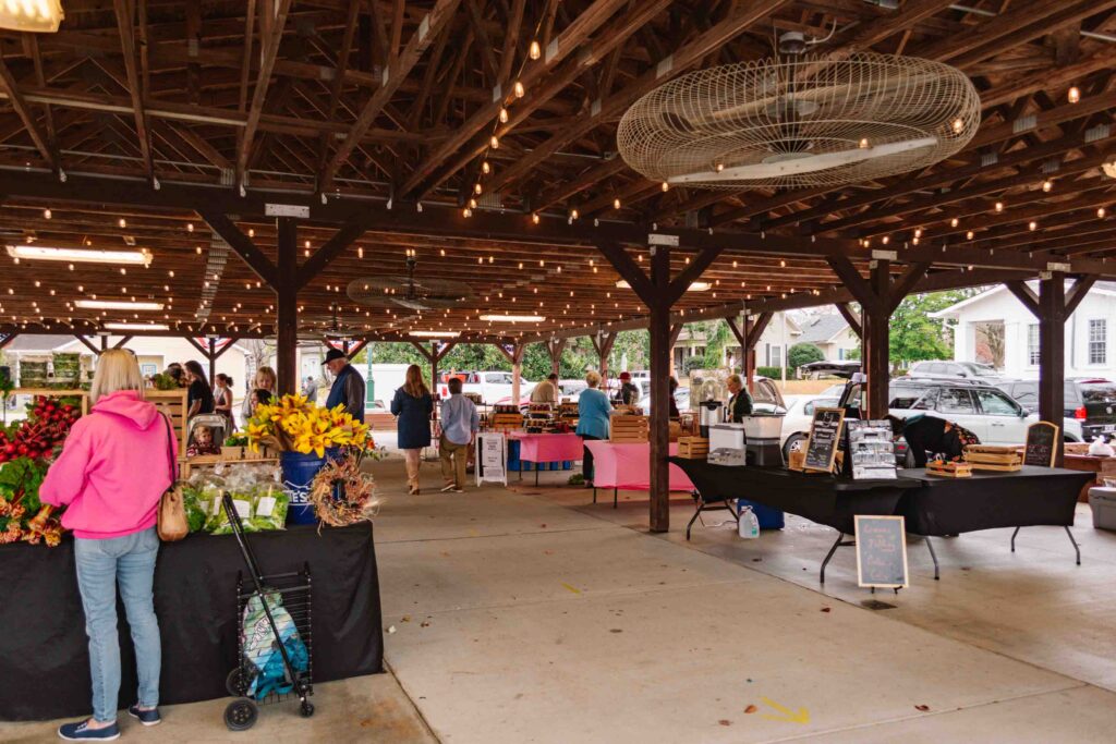 Covered outdoor farmers market with small number of vendors